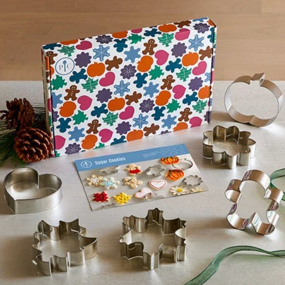 NEW PAMPERED CHEF STAINLESS STEEL HOLIDAY COOKIE CUTTER SET - Picture 1 of 2